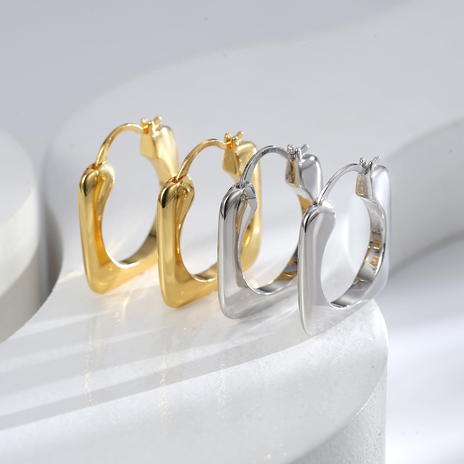 Outer Square And Inner Circle Hollow Out Ear Clip Simple Fashion - Chic Angle